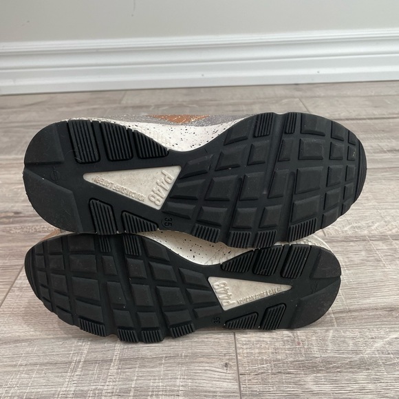 Fun and Funky PP48 size 5 sneakers. - Picture 5 of 7